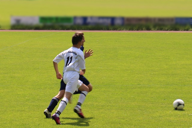 艾顿是湖人队史首位100%命中率0失误且砍两双的首发球员