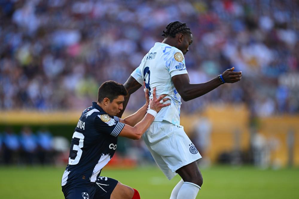 洲际杯战报：德阿拉斯凯塔梅开二度，弗拉门戈2-1蓝十字